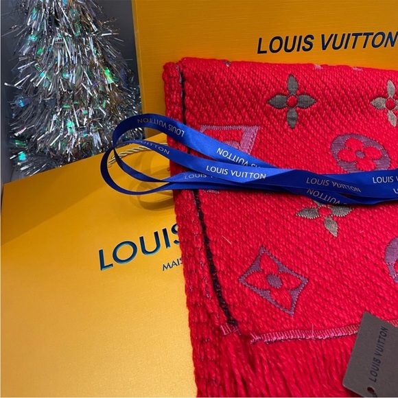 NWT LV LOGOMANIA RED WOOL SILK SCARF BOX RIBBON INCLUDED - Picture 3 of 8